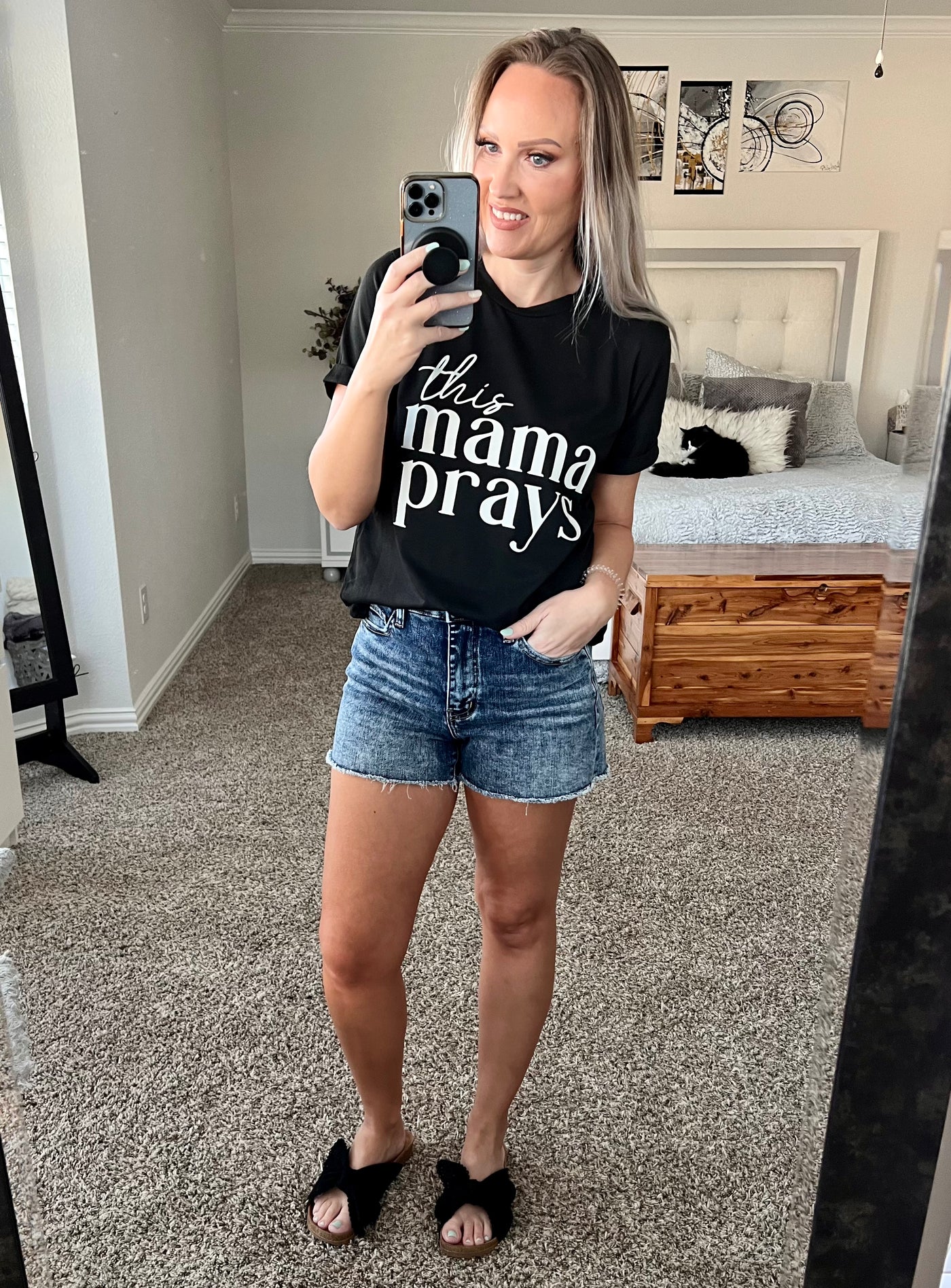 This Mama Prays Graphic Tee